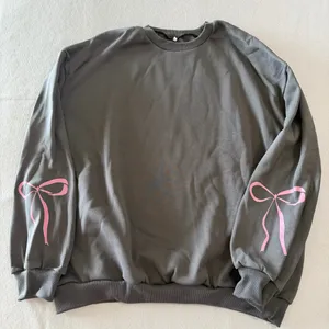 Women's Grey and Pink Bow Theme Sweatshirt Size 3XL #260576 thumbnail 1