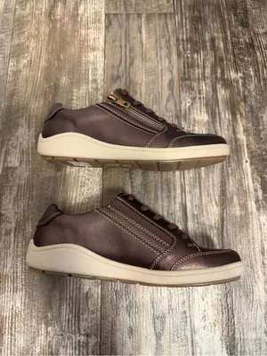 Clarks Women’s Metallic Bronze Low-Top Sneaker with Side Zip Size 8.5 thumbnail 11