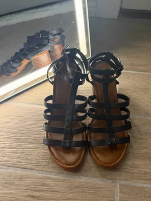 Gianni Bini Black Strappy Block Heel Sandals thumbnail 2