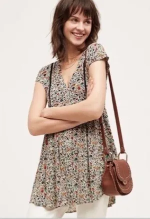 🩷ANTHROPOLOGIE VANESSA VIRGINIA FLORAL LADDER LACE VNECK TUNIC TOP, Size Small thumbnail 1