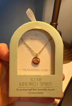 Gold necklace thumbnail 1