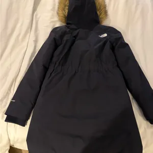 The North Face Women's Navy Jacket thumbnail 8
