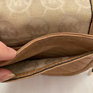 Michael Kors crossbody thumbnail 4
