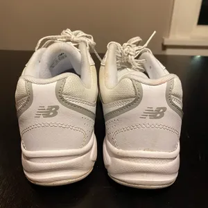 New Balance 411 white womens size 8. WA411LW1. Athletic shoes thumbnail 4