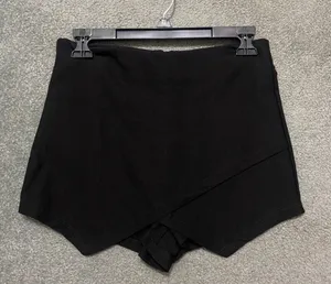 SheIn Pleated NWOT Black Envelope Shorts thumbnail 1