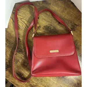 Liz Claiborne Red Crossbody Purse Gold Tone Hardware Flap Bag Classic Chic thumbnail 12