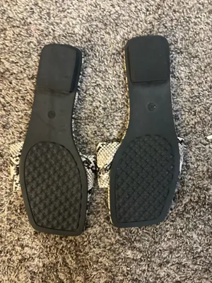 Black and white slide sandal size 8 thumbnail 2