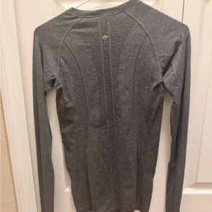 lululemon Swiftly Tech Long-Sleeve Hip Length - Size 4 thumbnail 2
