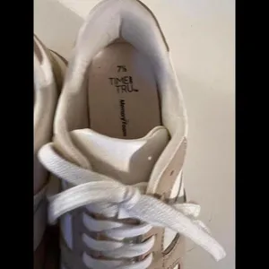 NWOT Time and Tru white and tan sneakers size 7.5 thumbnail 4