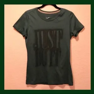 *30off3*‎ NWOT. NIKE T-Shirt. Dark Teal Color. Medium. thumbnail 2
