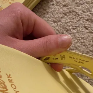 Sam Edelman Light Yellow Slide Sandals thumbnail 4