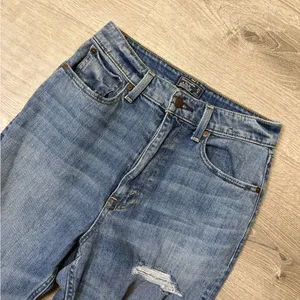 •Abercrombie & Fitch• 20e Natural Rise Ankle Straight Jeans thumbnail 6