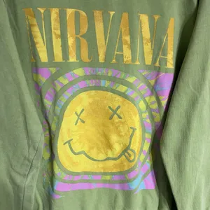 Urban Outfitters Nirvana Smile‎ Oversized Crewneck Size Medium Grunge Punk thumbnail 2