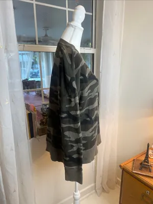 Time and Tru Large Olive Green Camo Crewneck Sweatshirt. thumbnail 3