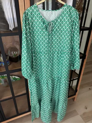 Amazon block print kelly green maxi dress midi puff sleeve tiered ruffle thumbnail 7