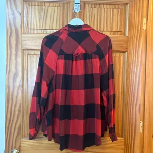 Urban Outfitter BDG Size Medium Red and Black Flannel Plaid Shirt thumbnail 6