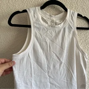Lululemon Women’s Train‎ To Be Stripe White Tank Top Size 2 thumbnail 4