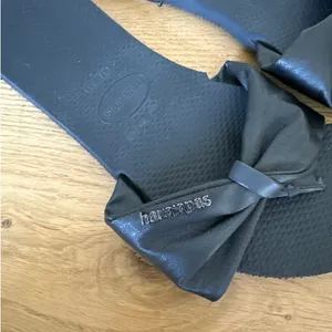Havaianas - You St Tropez Lush Sandals in Black thumbnail 2