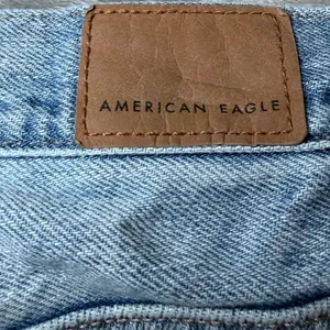 American Eagle Womens Size 6 90s Boyfriend Shorts Blue Denim Distressed Cut Off thumbnail 15