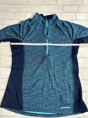 Patagonia Worn Wear All Weather Woman’s Blue Geo-Print Quarter-Zip Pullover thumbnail 6