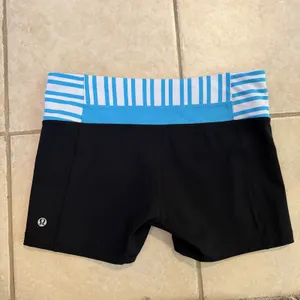 Lululemon Women’s Retro Fast Track 4” Athletic Biker Shorts Size 8 Blue White thumbnail 4