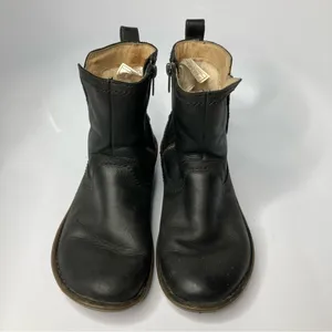 UGG Neevah short boot‎ black leather Shearling lined size 7 thumbnail 3