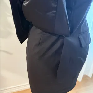 Clubs London | MACI BLACK TAILORED SQUARE-NECK MINI DRESS thumbnail 4