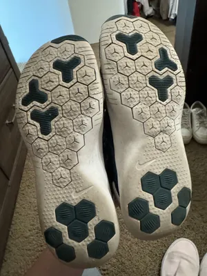 Green Nike shoes thumbnail 3