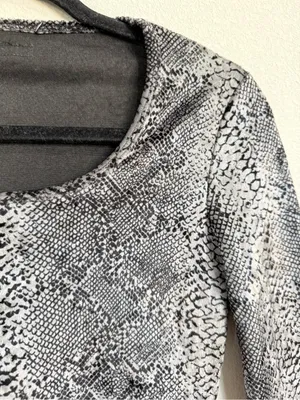 Guess Vintage 80s Snake Print Velvet Bell Sleeve Top Whimsigoth Goth Grunge Gray thumbnail 3