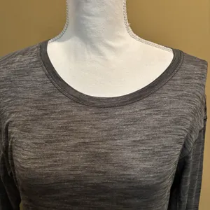 Lululemon On the Run Long Sleeve Top Heathered Grey/Black Women's‎ Size 6 thumbnail 4