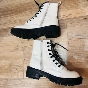 Forever 21 white combat boots Martan style size 6 thumbnail 4