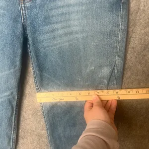 Reformation‎ Woman 24 Relaxed Straight High Waisted raw hem Blue Jeans thumbnail 5