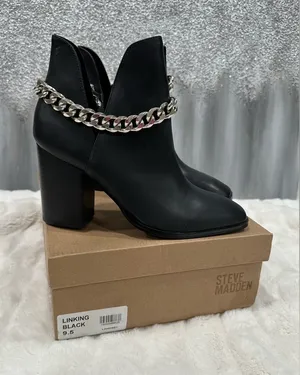 NEW Steve Madden Linking Black Faux Leather Ankle Booties thumbnail 1