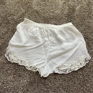 Oluwatu Satin Floral Shorts Ivory Balinese Lace Detail Elastic Waist Size Small thumbnail 1