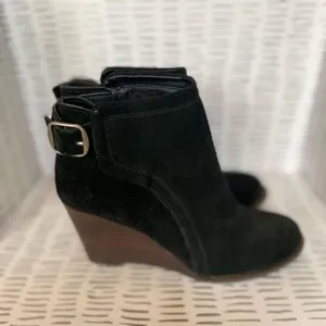 Lucky Brand Black Suede Wedge‎ Ankle Booties Buckle Detail Size 8.5 M Women thumbnail 4