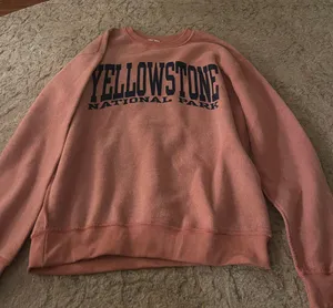 Yellowstone Sweatshirt Size M thumbnail 1