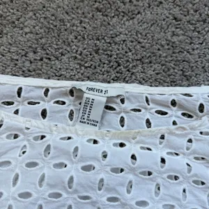Forever 21 White Eyelet Cropped Blouse Size Medium thumbnail 4