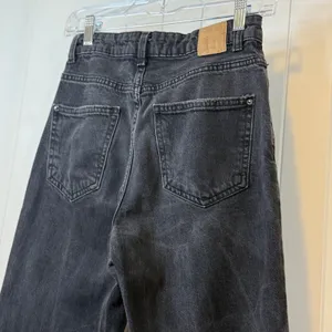 Zara Womens High Waisted Mom Jeans Washed Black Denim Straight Leg Size 4 EUR 36 thumbnail 5
