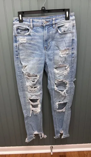 American Eagle Light Wash Distressed Mom Jeans High Rise Size 4 Short thumbnail 1