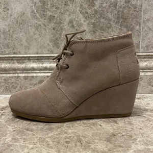 Toms Kala Desert Wedge Bootie Size 7.5 Suede Taupe Lace Up Boot thumbnail 3
