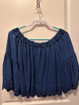 American Eagle Outfitters Top thumbnail 1