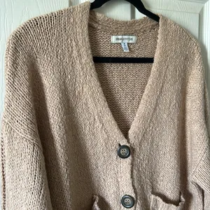 Urban Outfitters Women’s Slouchy Tan Button Front‎ Cardigan w/Pockets Size Med thumbnail 4