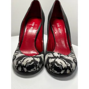 Nine West Womens Black Satin‎ Floral Toe Pumps Red Insole Size 6M High Heels thumbnail 2