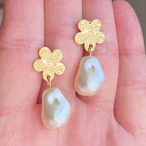 Handmade gold stainless flower baroque pearl dangle dangle earrings🌼 thumbnail 3