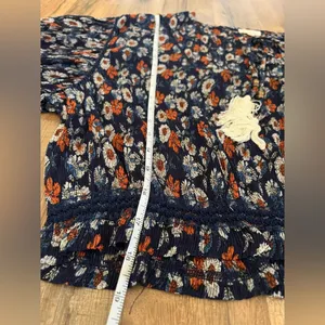 POLWoven print top.Round neck, 1/2 sleeve,front neck tie closurew/tassels,sizeL‎ thumbnail 7