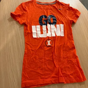 Illinois Fighting Illini T Shirt Women's XS Xtra Small Orange Nike Short Sleeve thumbnail 1