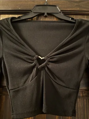SheIn Black Long-Sleeve Heart Front Crop Top thumbnail 2