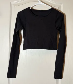 Lululemon Ebb To Street long-sleeve crop. SZ 6 Preloved. thumbnail 1