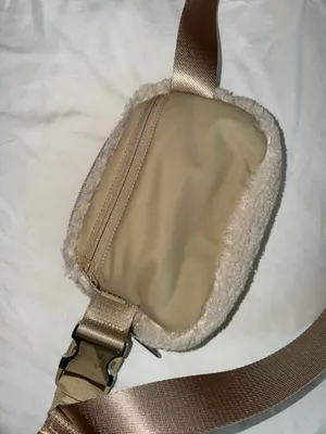 Lululemon Sherpa Belt Everywhere Bag Fleece thumbnail 6