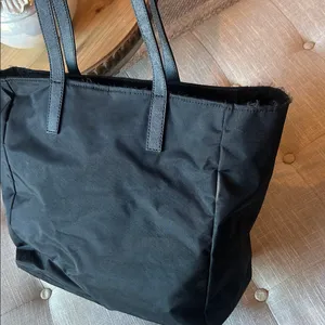 Marc Jacob’s New York Black Shoulder Tote Bag thumbnail 9